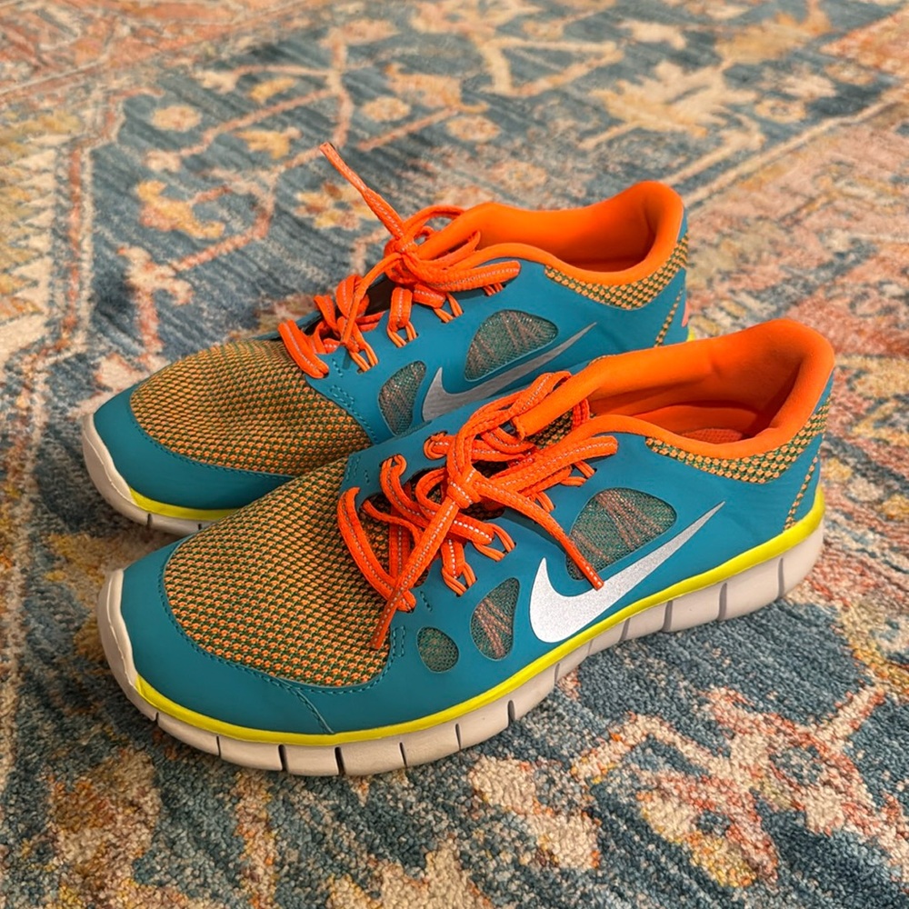 Girl’s Nike Free 5.0